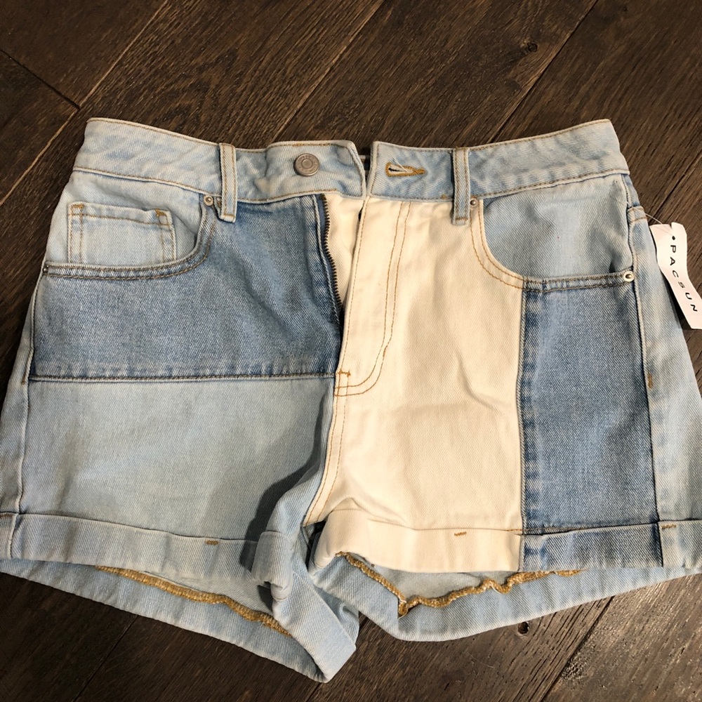 PacSun women’s Mom Jean shorts size 27. Brand new.